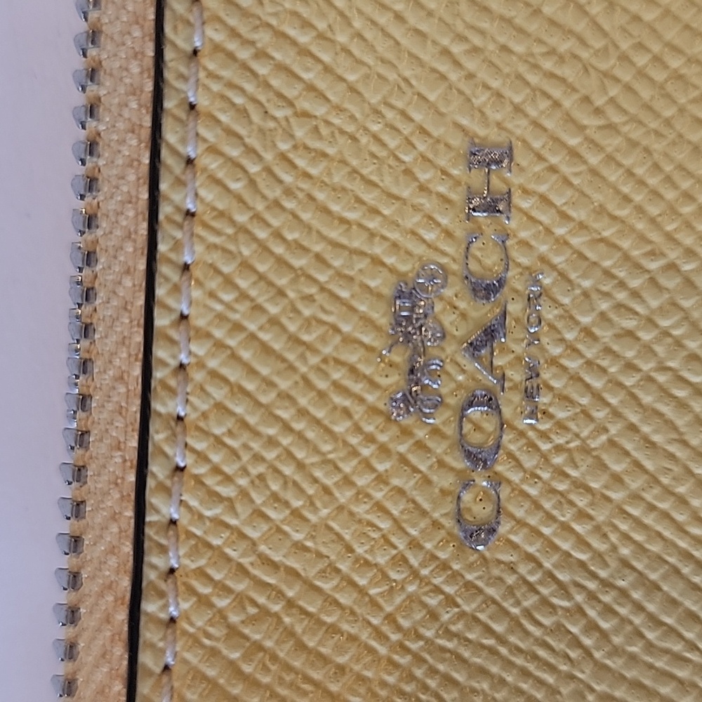 Coach Change Wallet, Key Chain. - Picture 2 of 3